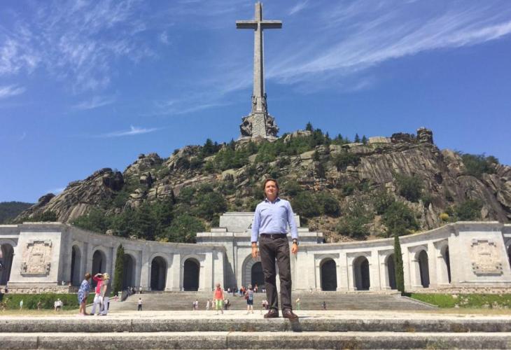 Nova fatxenderia de Jorge Campos: «Que el Bisbe aculli menas al seu palau»