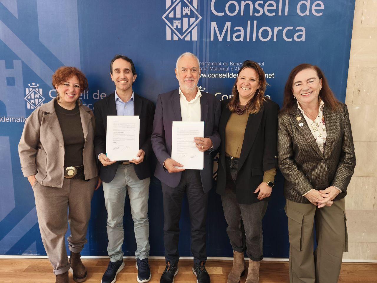 La UIB i l’IMAS impulsen un curs pioner per a millorar la protecció de la infància i el suport a les famílies