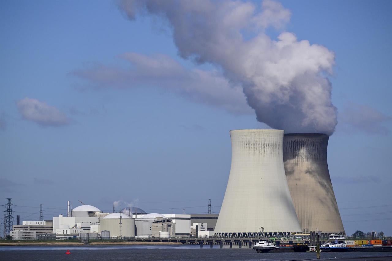 Detecten tres drons sobre una central nuclear belga