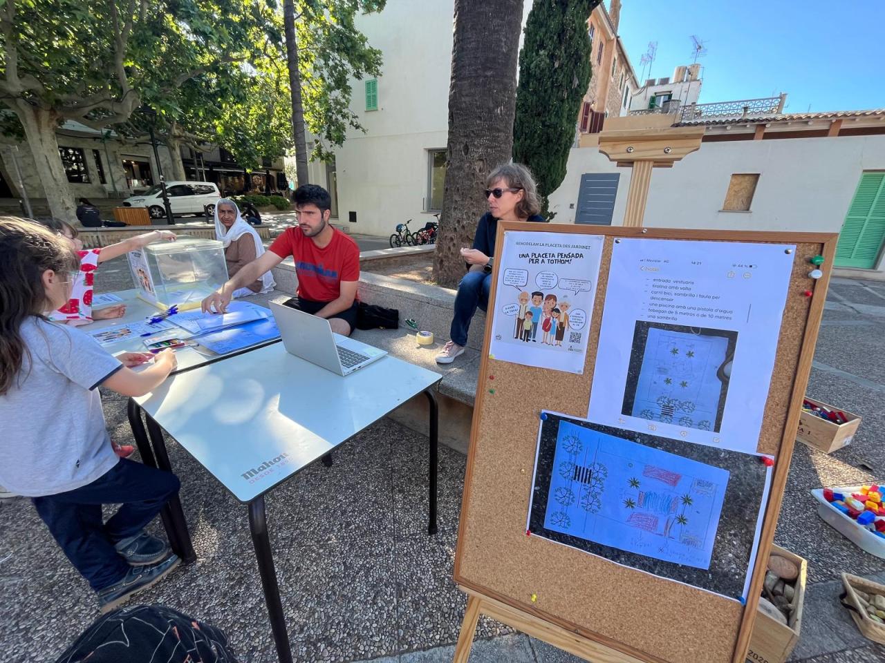 La ciutadania d’Esporles aposta per una Placeta des Jardinet amb ombra, més verda i més acollidora