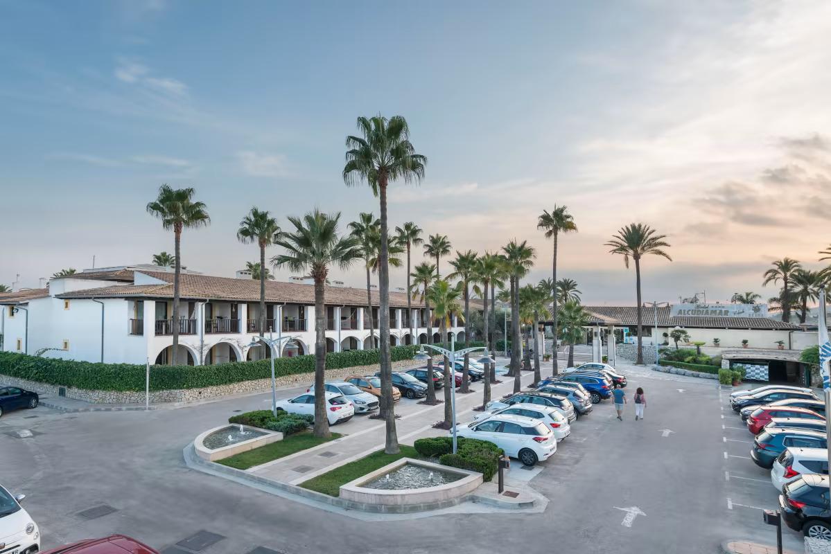 El GOB celebra la denegació de la llicència de legalització del Botel Alcudiamar i reclama la restauració de la legalitat al port d’Alcúdia