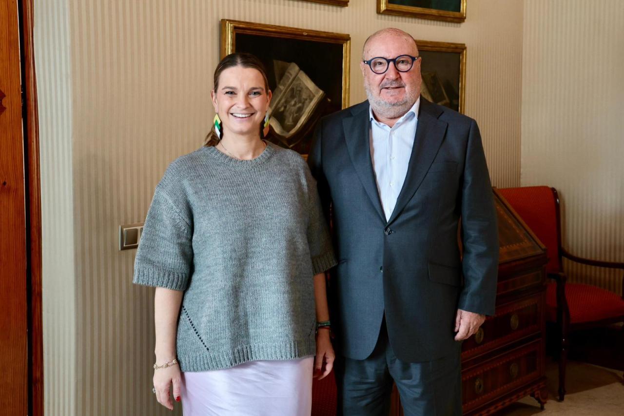 La presidenta Prohens celebra el 20N rebent els franquistes del Fòrum Espanya Cívica