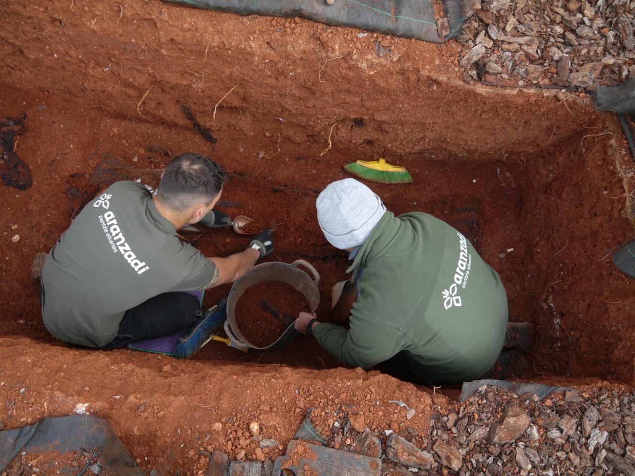 Localitzades les primeres restes humanes a les excavacions del V Pla de Fosses al cementeri de Ses Figueretes