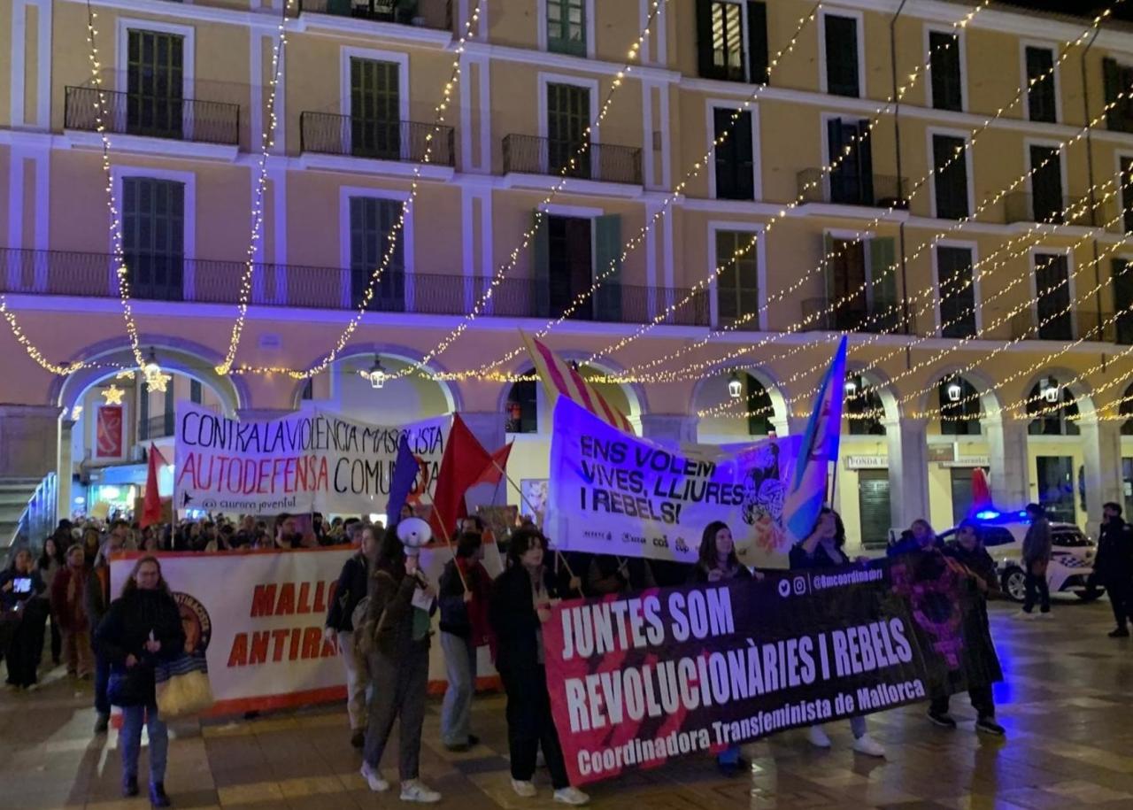 Milers de persones a les manifestacions contra la violència masclista