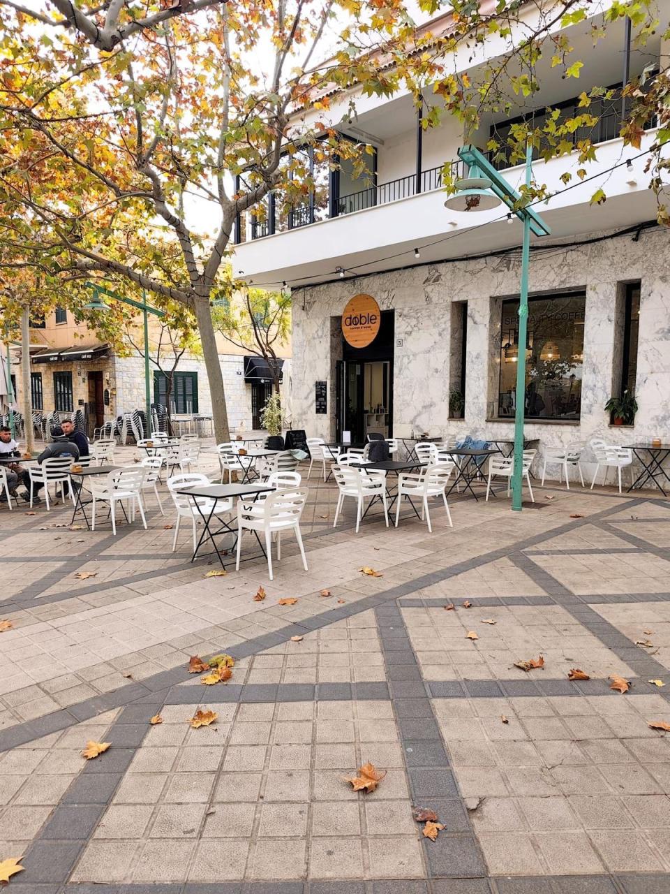 L’Ajuntament d’Esporles actualitza i incrementa en més d’un 200% la taxa d’ocupació de via pública amb taules i cadires