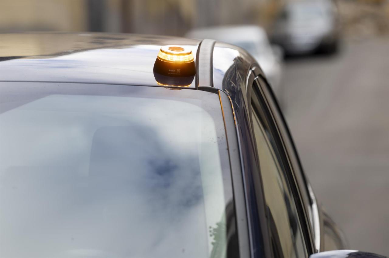 Acusen la DGT d’«afavorir un frau massiu» en la venda de balises d’emergència V-16