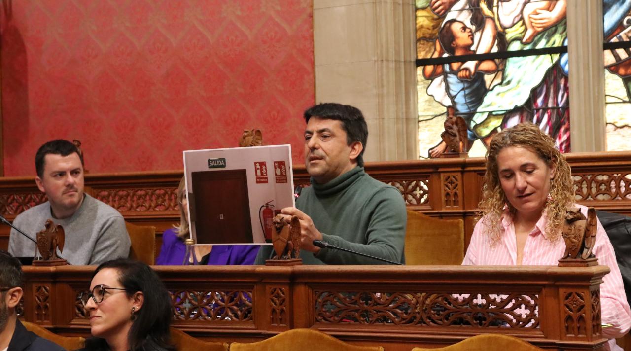 Denuncien la substitució de la retolació en català a l’edifici principal del Consell de Mallorca