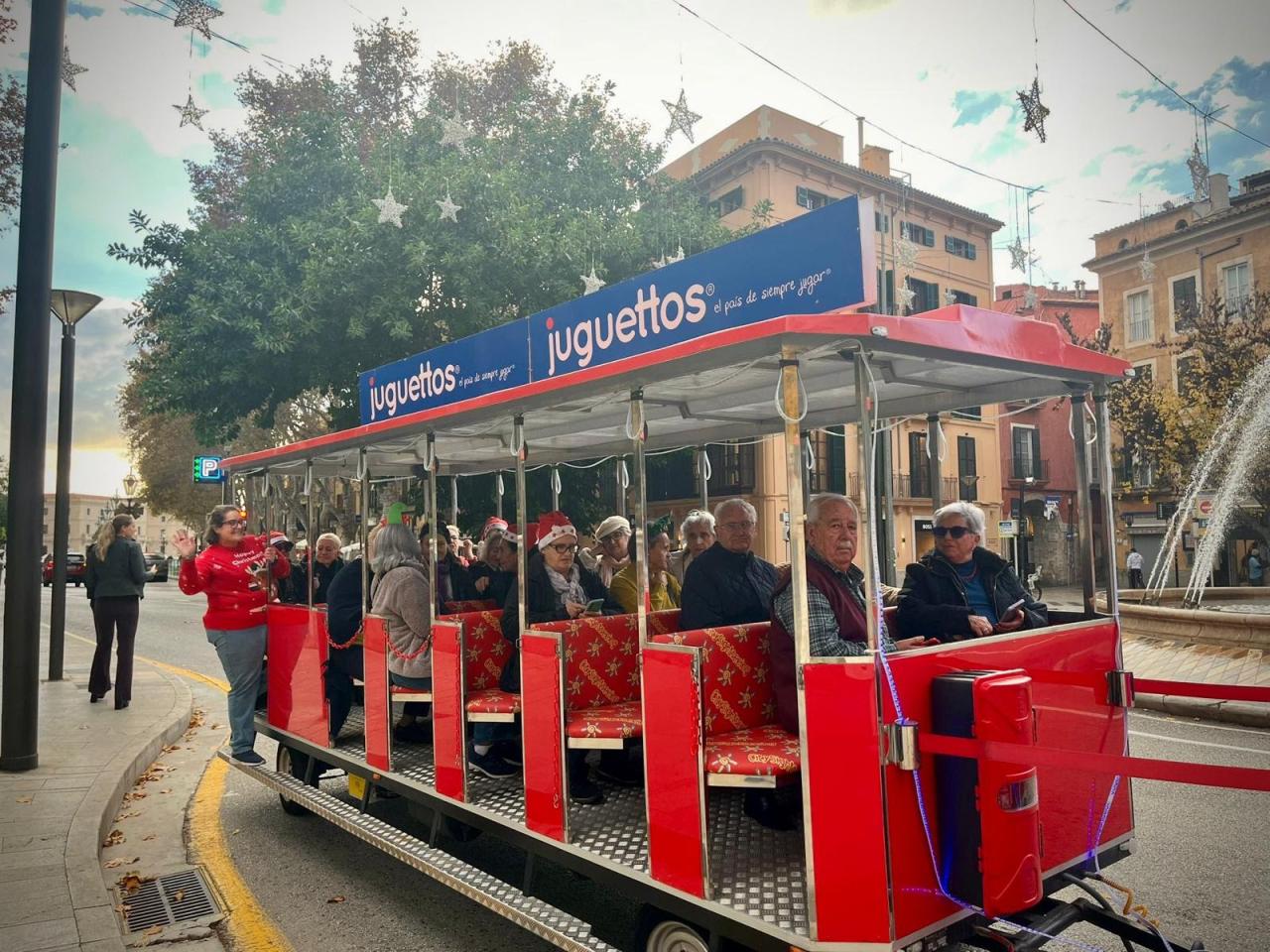 Sus al tren solidari de Nadal per a la gent gran de Palma