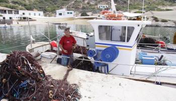 Els pescadors continuaren amb les seves tasques.