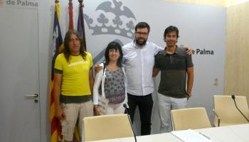 D'esquerra a dreta: Pau, voluntari de Greenpeace i membre de la Plataforma Al Molinar Port Petit, Ángels Fermoselle, representant d'ARCA i membre de la Plataforma, el tinent de batlia de Model de Ciutat, Urbanisme i Habitatge Digne, Antoni Noguera i el portaveu de la Plataforma, Pedro Martínez.