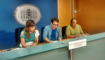 La portaveu de Podem Laura Camargo, acompanyada dels diputats Carlos Saura i Aitor Morrás.