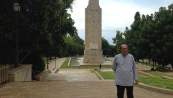 Paco Ferrer davant del monument de la Feixina aquest dimarts.