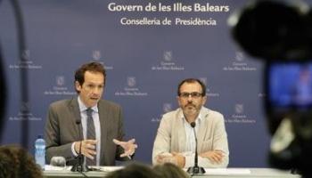  El portaveu del Govern i conseller de Presidència, Marc Pons i el Vicepresident del Govern i Conseller de Turisme, Biel Barceló en una imatge d'arxiu.