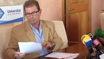 El Rector de la UIB Llorenç Huguet durant la roda de premsa d'aquest dimecres.