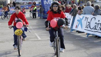 A més del ciclistes, un bon grup de públic també contemplava la cursa.Foto: S.Amengual.