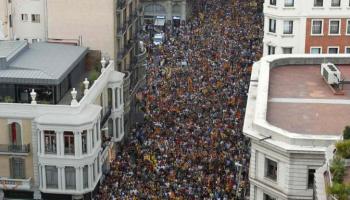 Vista d'un dels moments àlgids de la manifestació convocada per l'ANC.