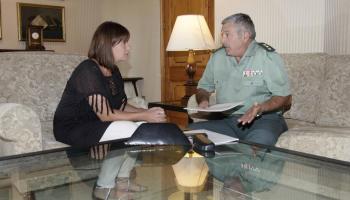 Imatge d'arxiu de Francina Armengol reunida amb el cap de la Guàrdia Civil a les Balears, Jaume Barceló Huguet.