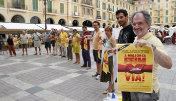 Els membres de l'Obra Cultural Balear i l'Assemblea Sobiranista de Mallorca van presentar dissabte els actes de 'Feim Via'.