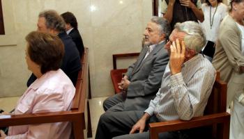 Els condemnats, avui a la sala, on el tribunal els ha comunicat la seva decisió.