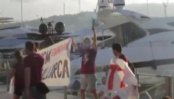 Arran reivindica l’acció realitzada en el Moll Vell contra el «turisme massiu»