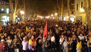 Milers de persones caminen cap a la democràcia