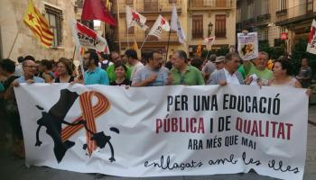 Imatge d'una de les concentracions celebrades al País Valencià en solidaritat amb els docents illencs.