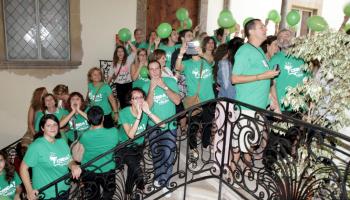 Les camisetes verdes entraren fins a l'interior del Casal Solleric, on inauguraven la Nit de l'Art.