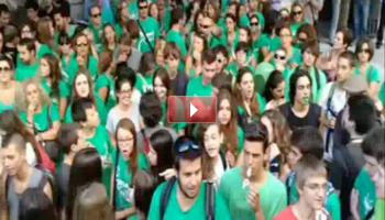 Una gran marea verda a les portes del Parlament.