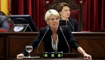 La portaveu d'educació del Grup Parlamentari Popular, defensant el Decret de llengües, aquest dimarts al Parlament.