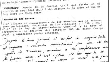 Un Guàrdia Civil li diu una treballadora de l'aeroport: «O me hablas en español o no pasas»