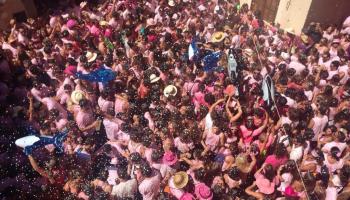 Centenars de persones van gaudir de la Mucada de 2015.