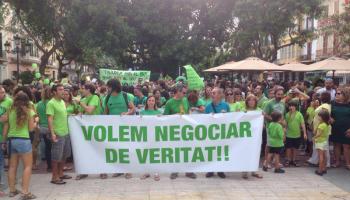 Capçalera de la manifestació que ha sortit de Vara de Rei, a Vila.