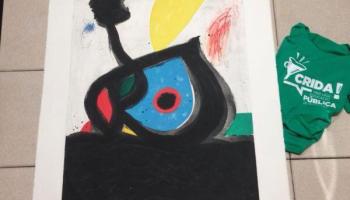 La venda d'aquest gravat servirà per a prolongar la vaga educativa.