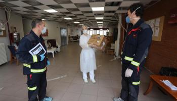 El nombre de morts diàries per coronavirus a l'Estat espanyol cau fins a 410, la xifra més baixa en gairebé un mes.