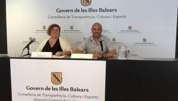 La consellera de Transparència, Cultura i Esports, Ruth Mateu, i el director general de Cultura, Jaume Gomila, han presentat aquest dilluns els resultats de l'estudi 'El consum cultural a les Illes Balears'.