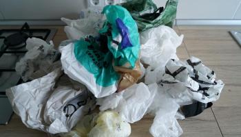 El Tribunal Constitucional avala que la Llei de Residus prohibeixi les bosses de plàstic d’un sol ús