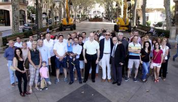 La concentració fou encapçalada pel pediatre Jorge Muñoz i s'hi sumaren el metge Santiago Kovacs, l'expresident del Foment Alvaro Middelmann, l'excònsol Tummy Bestard i Martí Mora, entre altres. 