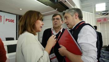 La secretària general del PSIB, Francina Armengol, i el responsable de Justícia i Llibertats de la Gestora del PSOE, Francesc Antich, durant el desenvolupament del Comité Federal.