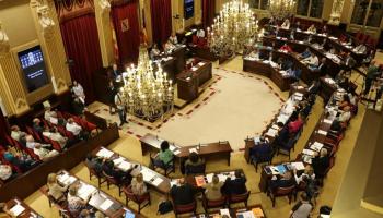 El PSIB vota en contra que els professionals sanitaris hagin d'entendre el català