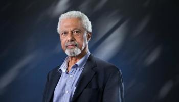 Abdulrazak Gurnah, escriptor refugiat que ha denunciat el colonialisme en llengua colonial, Premi Nobel de Literatura 2021