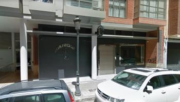 Expulsen quatre joves d'un pub per parlar en català i a una d'elles li diuen: «Qué pena que tus padres no te hayan educado bien»