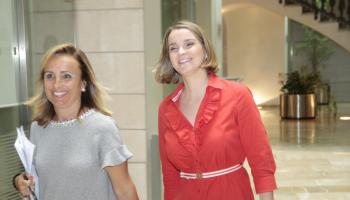 Cabrer reconeix que només han arribat a les Illes una petita part dels 2.800 milions d'euros que Madrid havia de destinar entre 2008 i 2014. Imatge d'arxiu de la portaveu popular al Parlament, al costat de la portaveu adjunta, Marga Prohens.