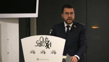 Pla mitjà del president de la Generalitat, Pere Aragonès, en la conferència organitzada per Club Siglo XXI a Madrid, el 12 de gener de 2022 (horitzontal)