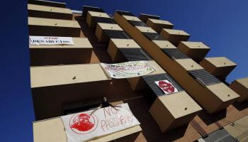 El document afirma que els bancs i caixes són responsables d'entre el 5% i el 10% de la morositat que suporten les comunitats de veïns.