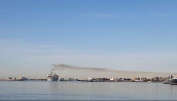 El Wonder of The Seas llança damunt Palma una columna de fum contaminant