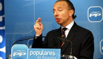 El conseller de Turisme es mostra segur que en els documents requisats per la Guàrdia Civil no hi ha motius per a imputar-lo.