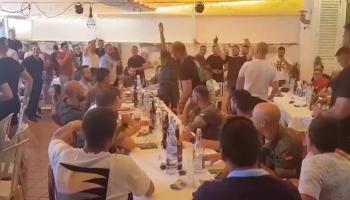 La jura de bandera espanyola a Alaior acaba amb càntics masclistes per part dels militars