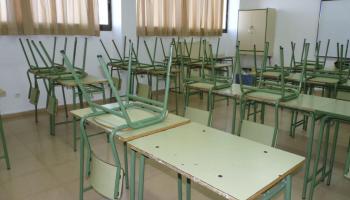 Un centre de Sineu amb les aules buides. 