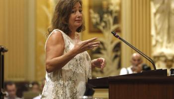 Armengol, impassible, diu que el ple del Consell de la Llengua Catalana es farà al gener, «com l'any passat»