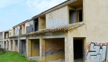 Els apartaments de les Covetes podrien quedar per sempre allà mateix, però enterrats.